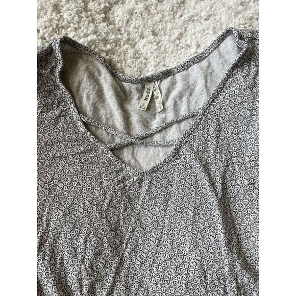 Mudd Women’s Sz. XS Rayon Blend Design Top. Soft, Comfortable - Picture 4 of 10